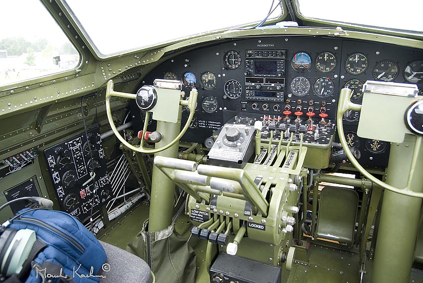 Cockpit B-17